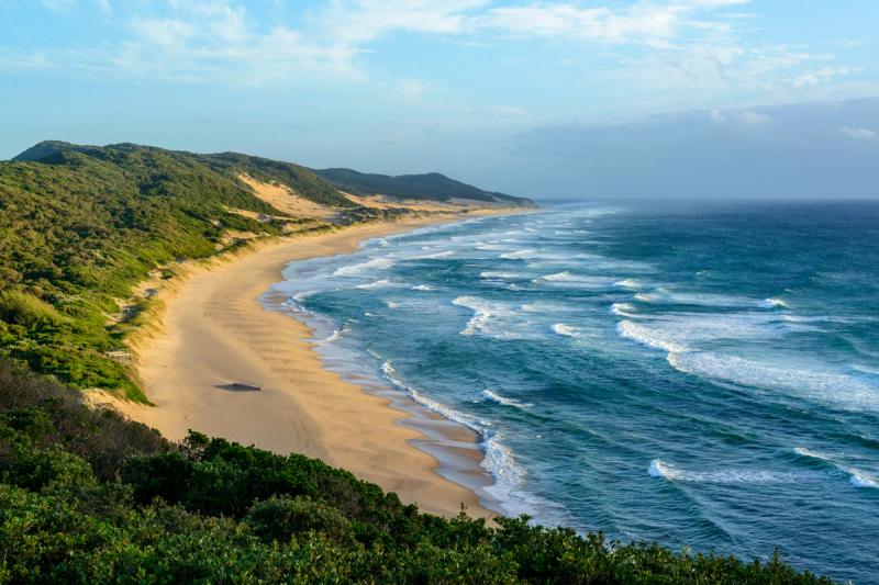Malerischer Strand im iSiMangaliso Wetland Park bei Mabibi