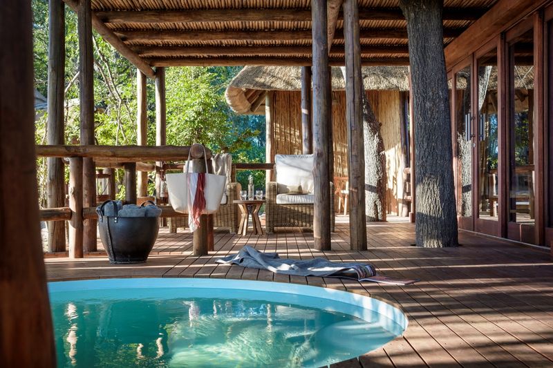 Erfrischungspool im Sanctuary Chief's Camp, eine der führenden Unterkünfte im Okavango Delta Botswanas