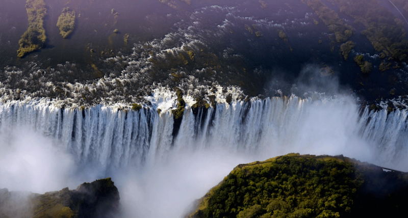 Imagina contemplar las cataratas Victoria desde el cielo. 