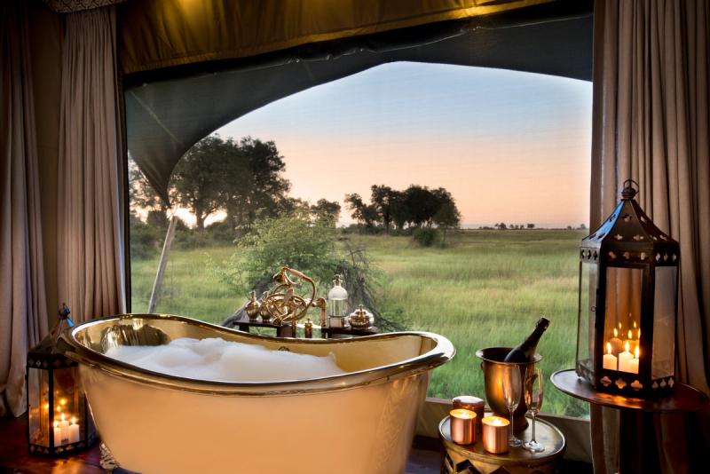 Ausblick von Badewanne im Duba Plains Camp, eine der besten Unterkünfte im Okavango Delta