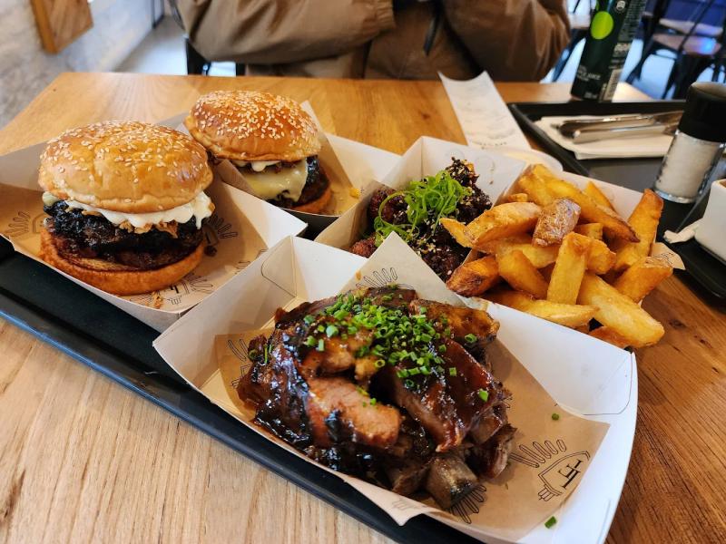 Crispy frites, burgers, and laid-back, street-food style bites