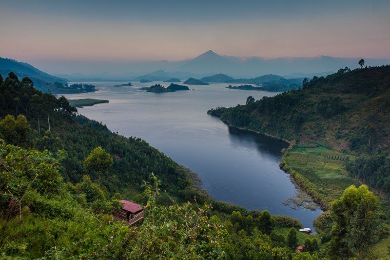 Tropische Landschaft rund um Chameleon Hill in Uganda