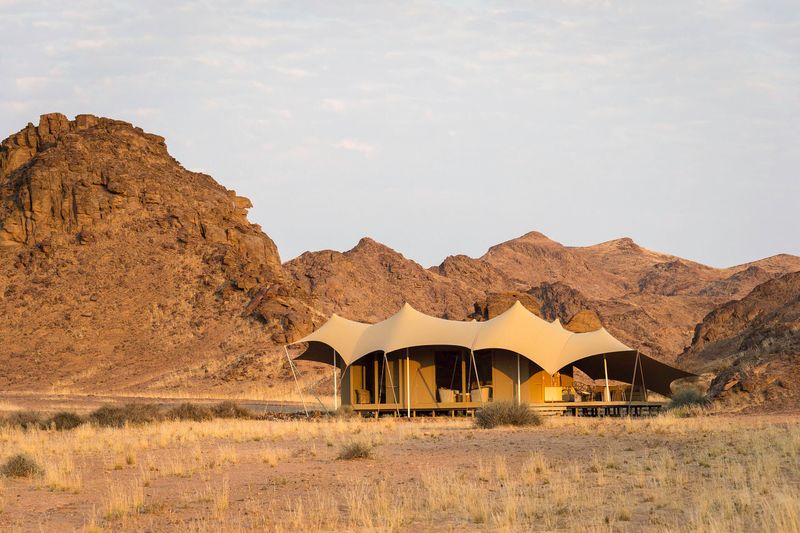 digitales-detox-rhino-africa-travel-hoanib-skeleton-coast-camp-room-twin-bed-tent-family-tent-exterior-1