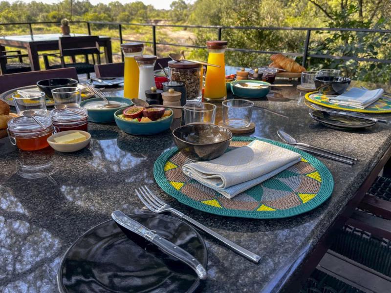 Petit-déjeuner avec vue sur la nature, photo : Savannah St Claire