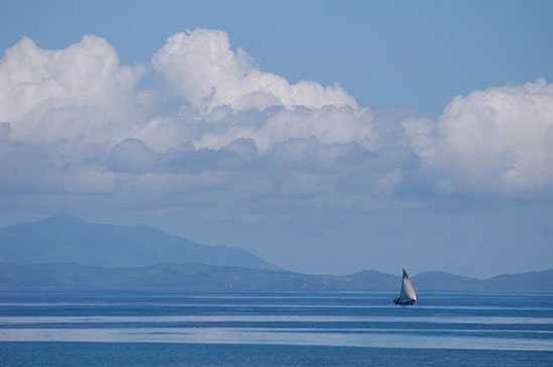 Madagascar: Sailing