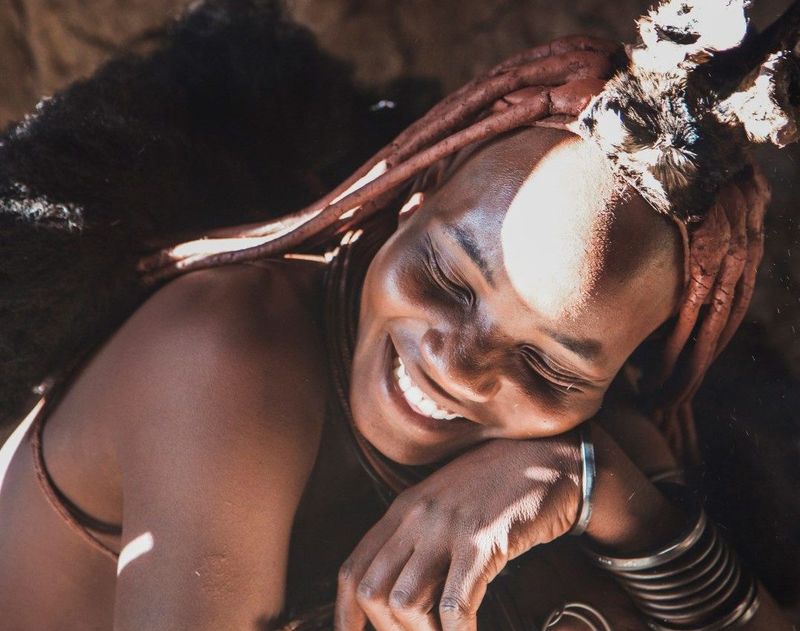 Joven de Namibia con su característico pelo