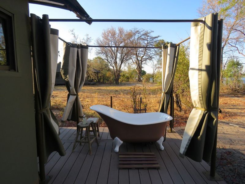 Baignoire extérieure à Old Drift River Lodge