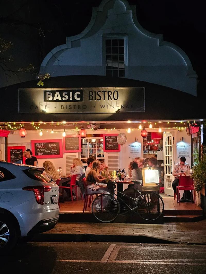 Basic Bistro vibe