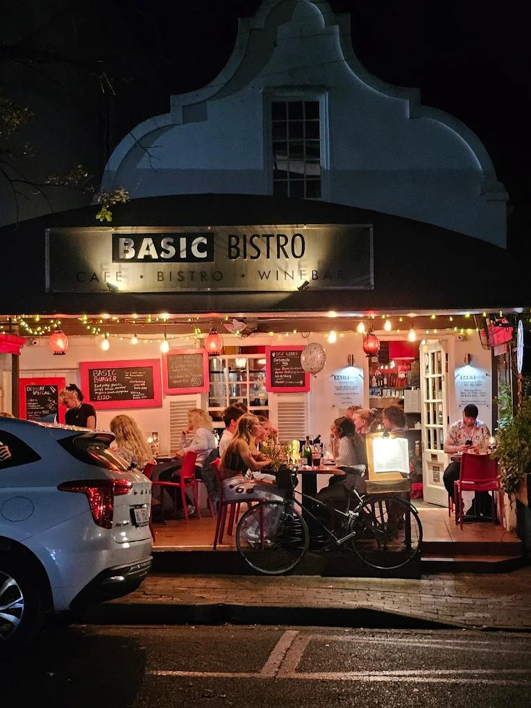 Basic Bistro vibe