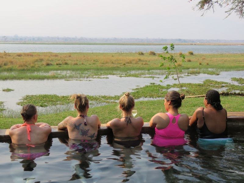 Peggy et ses collègues à la piscine au parc national de Mana Pools