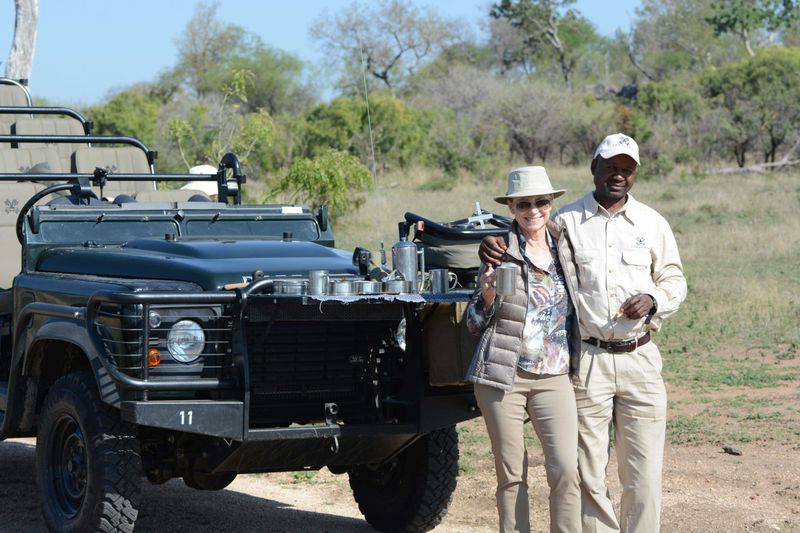 Tea-and-snacks-on-a-Londolozi-Game-Drive