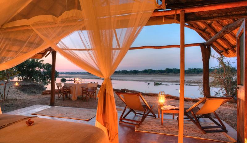 Les couchers de soleil dans le parc national de South Luangwa sont vraiment quelque chose de spécial. Photo crédit : Time + Tide