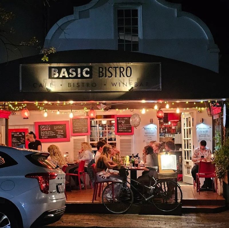 Basic Bistro vibe
