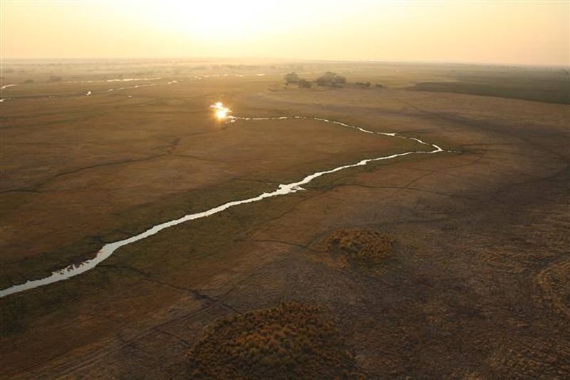 Samantha: Vista aérea de un globo de aire caliente sobre Zambia