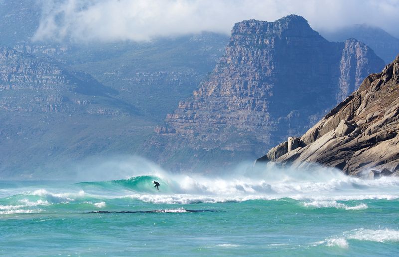 Surf à Noordhoek, à quelques kilomètres du Cap.