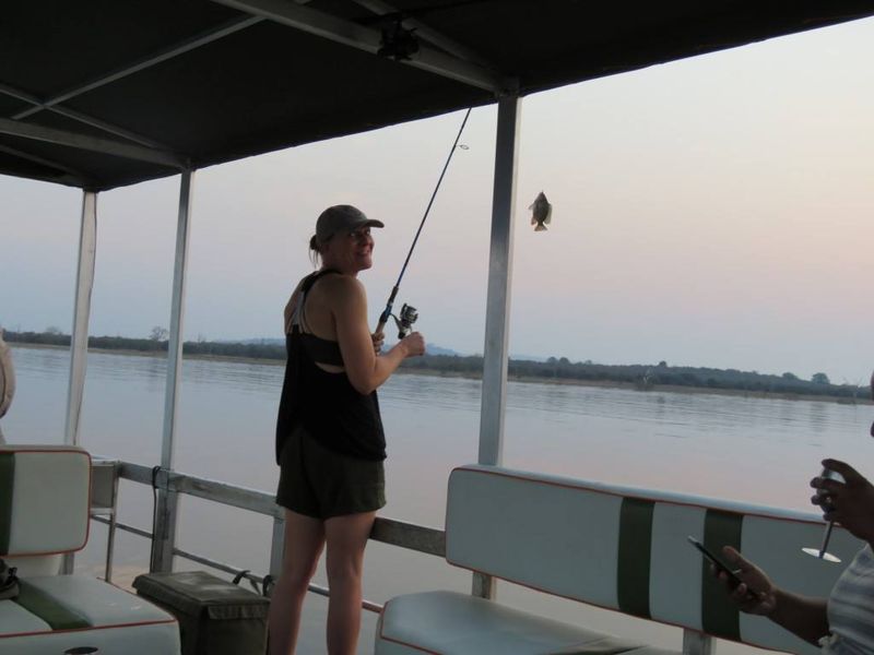 Peggy au bord du lac Kariba: Mon tout premier poisson