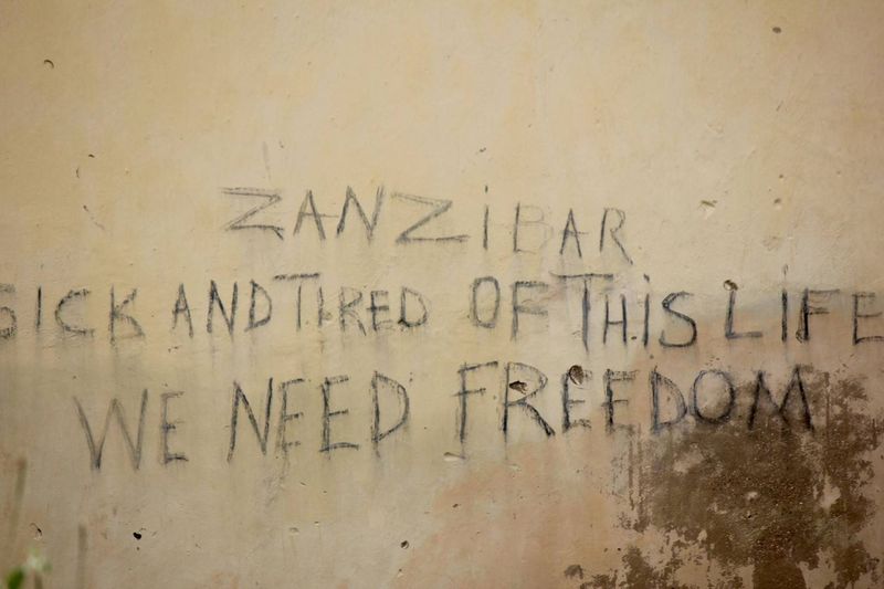 Message d'indépendance sur les murs de Stone Town, Zanzibar.