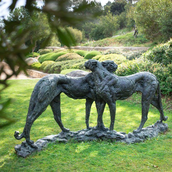 Sculpture en bronze d'un couple de guépards par Dylan Lewis.