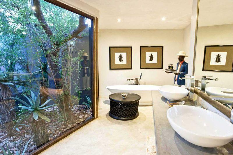 Bathe with a view of the outdoors