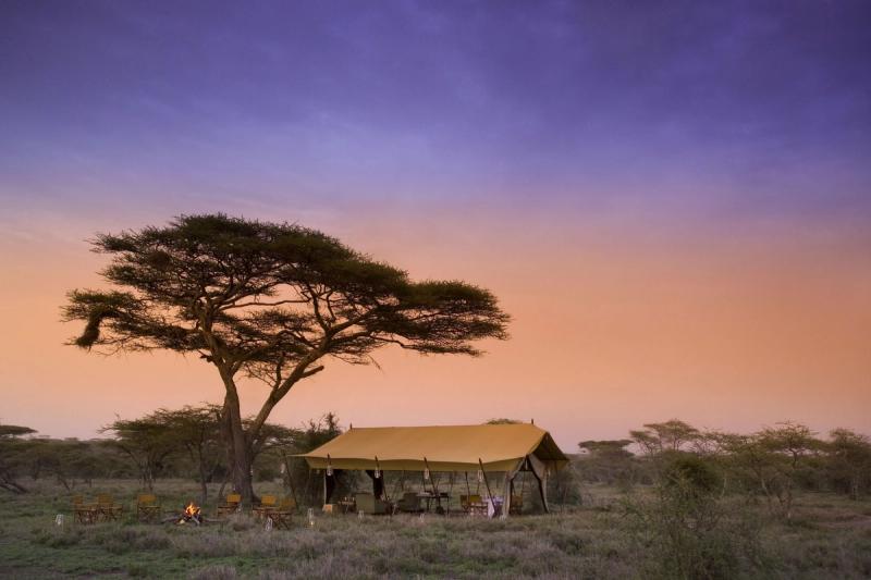 Luxuszelt in der Serengeti, die ideale Unterkunft für einen Romantikurlaub in Ostafrika