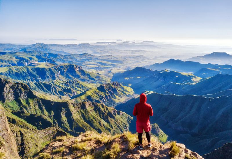 Ausblick auf die Drakensberge in Südafrika sorgt für Wanderlust.