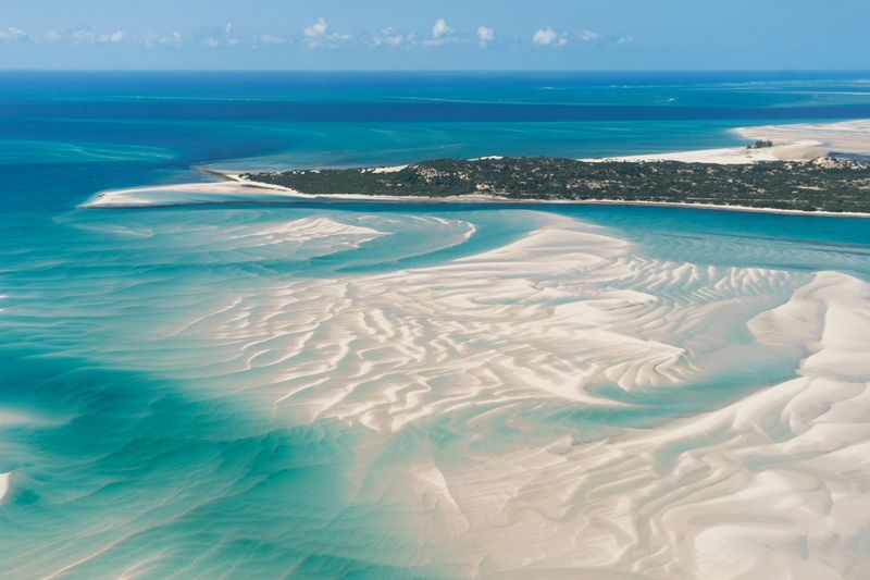 Weiße Strände und türkisblaues Wasser in Mozambik