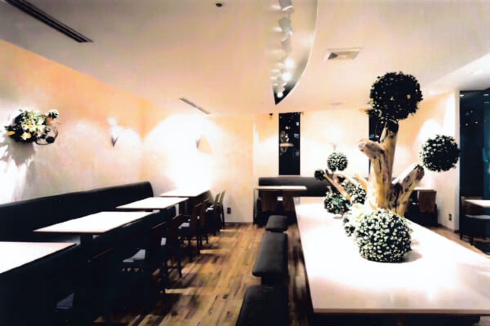 Cafe AVANT restaurant interior, Tokyo