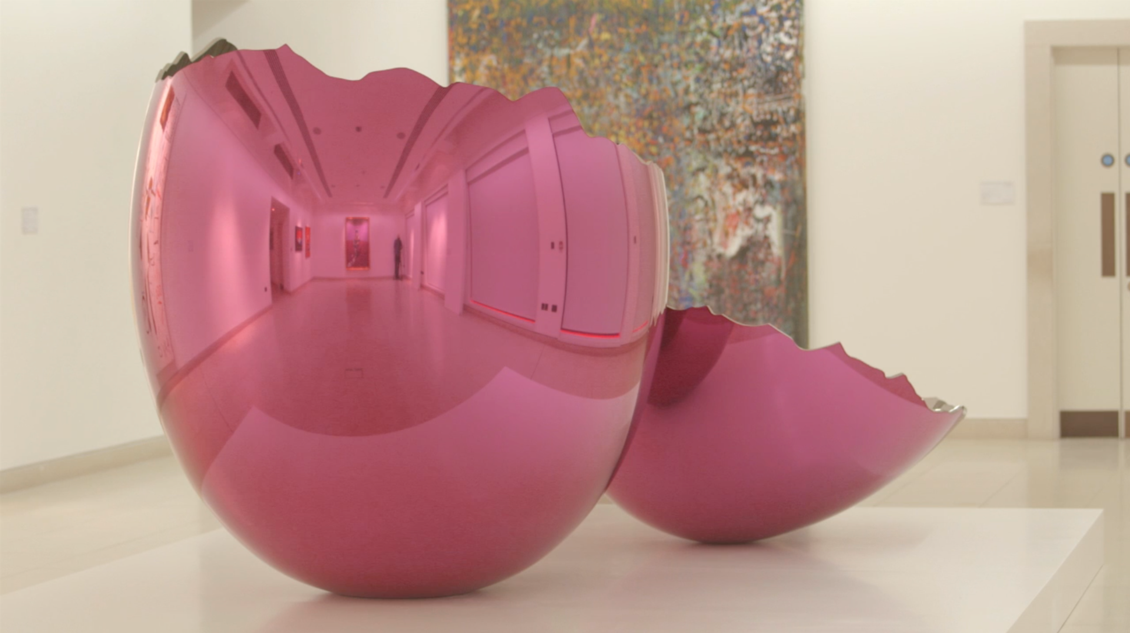 Cracked Egg (Magenta) by Jeff Koons