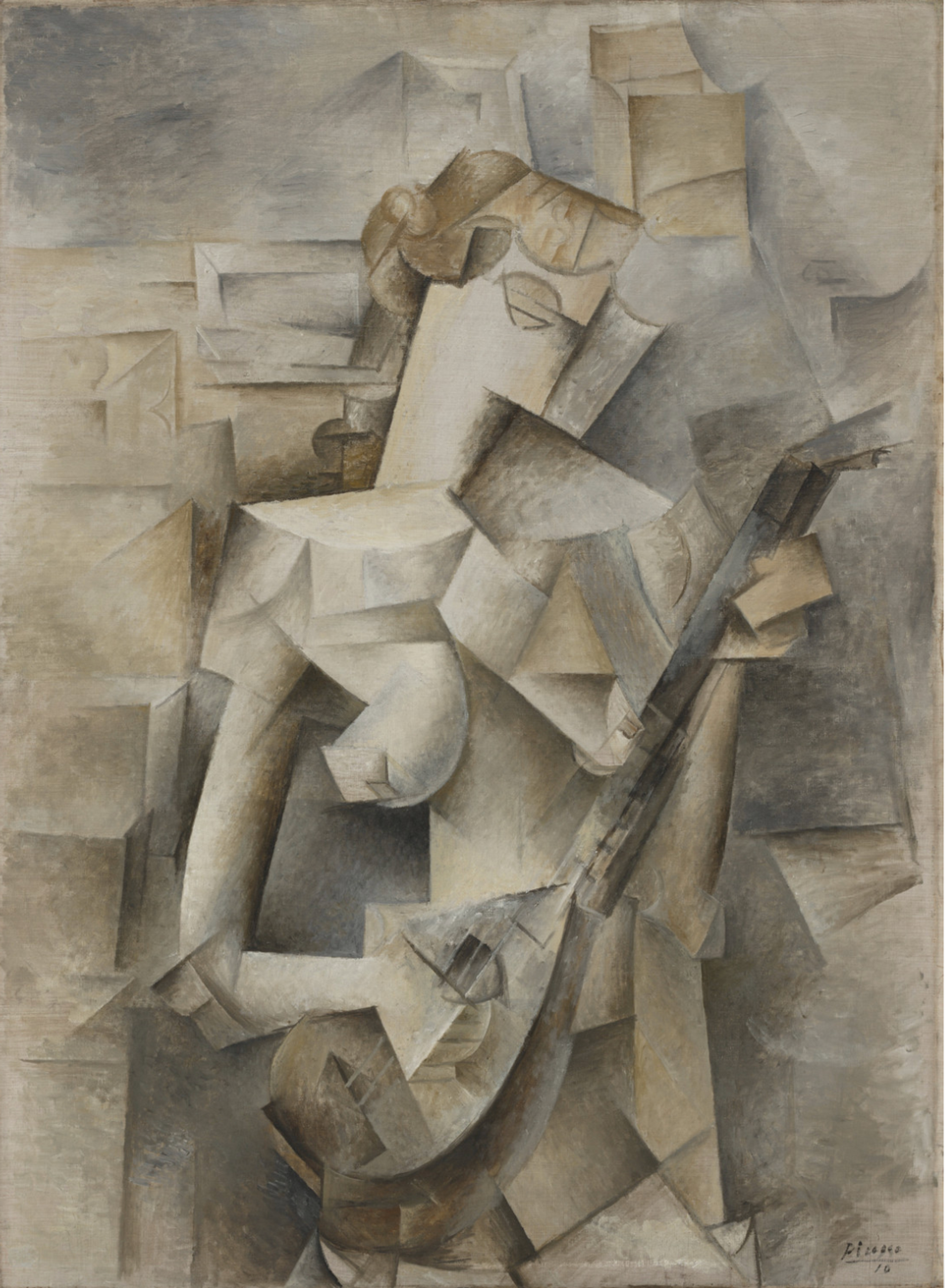 Painting by Pablo Picasso depicting a woman playing the mandolin. The figure is broken up into geometric shapes and is depicted in beige and grey tones.