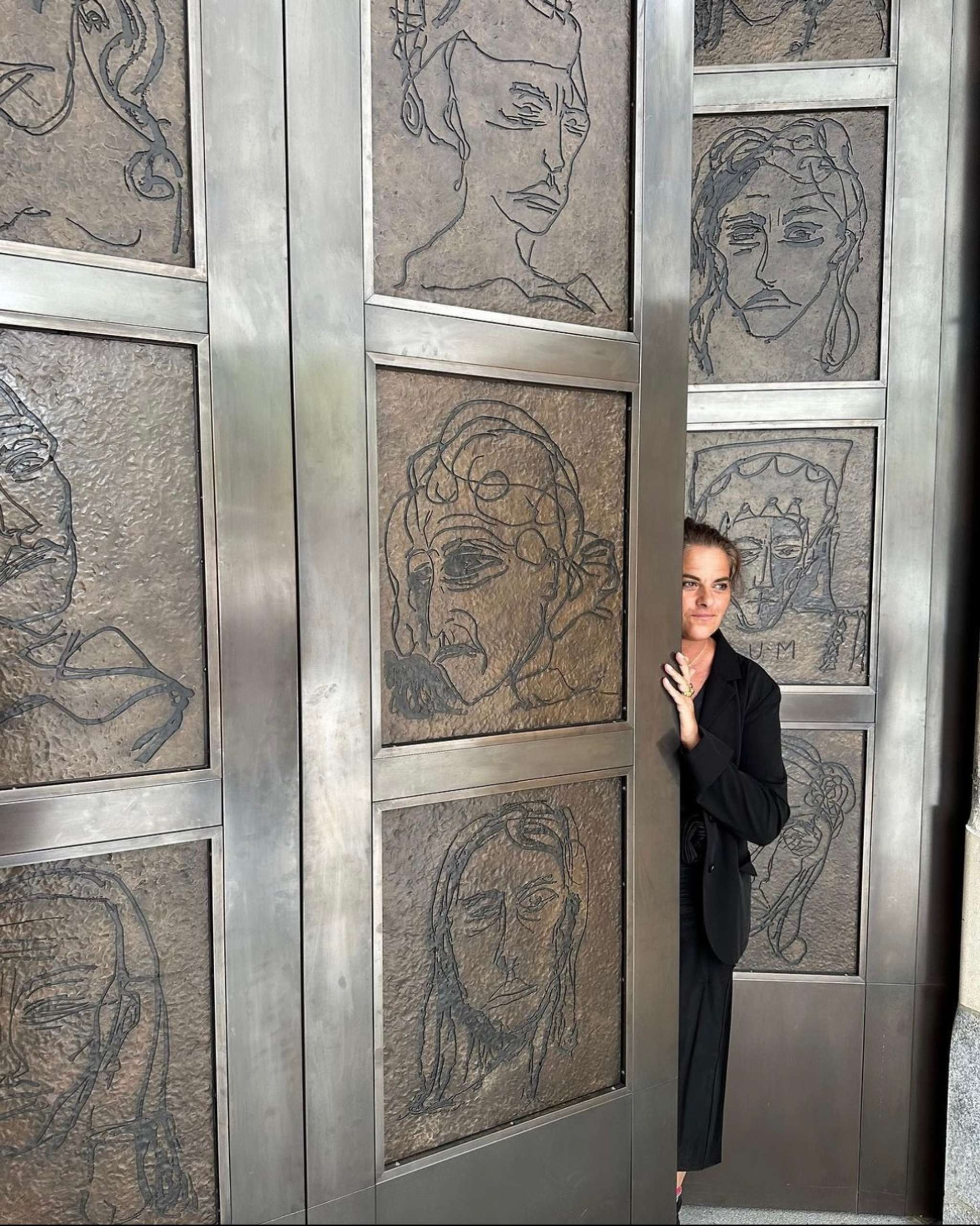 unveiling-tracey-emin-s-doors-for-the-national-portrait-gallery