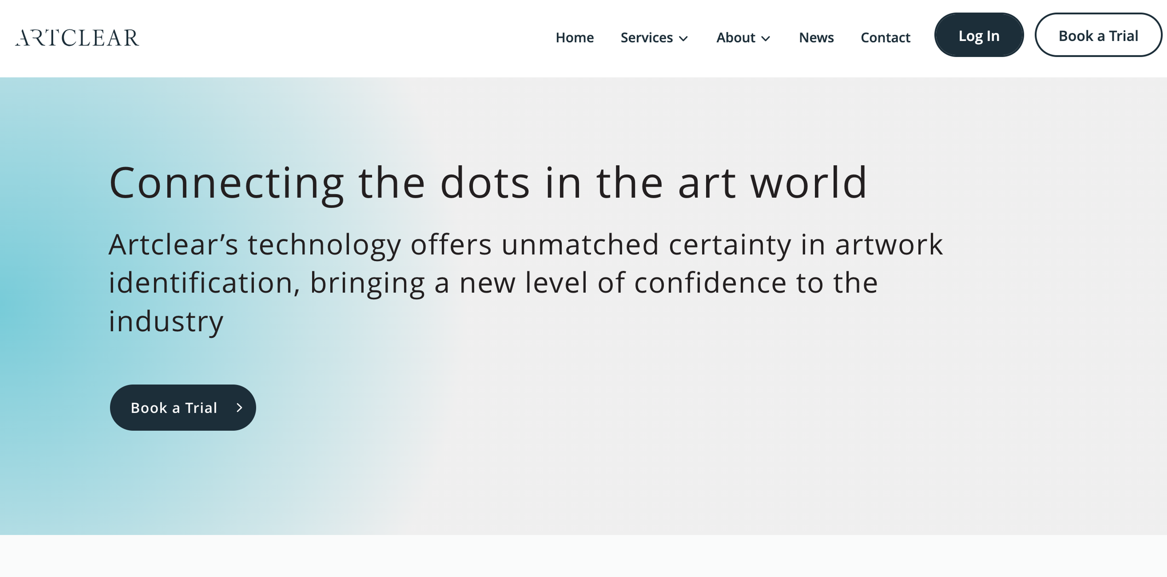 Une capture d'écran de la page d'accueil de la plateforme Artclear, avec le slogan « Connecter les points dans le monde de l'art » affiché sur un fond dégradé bleu et blanc.