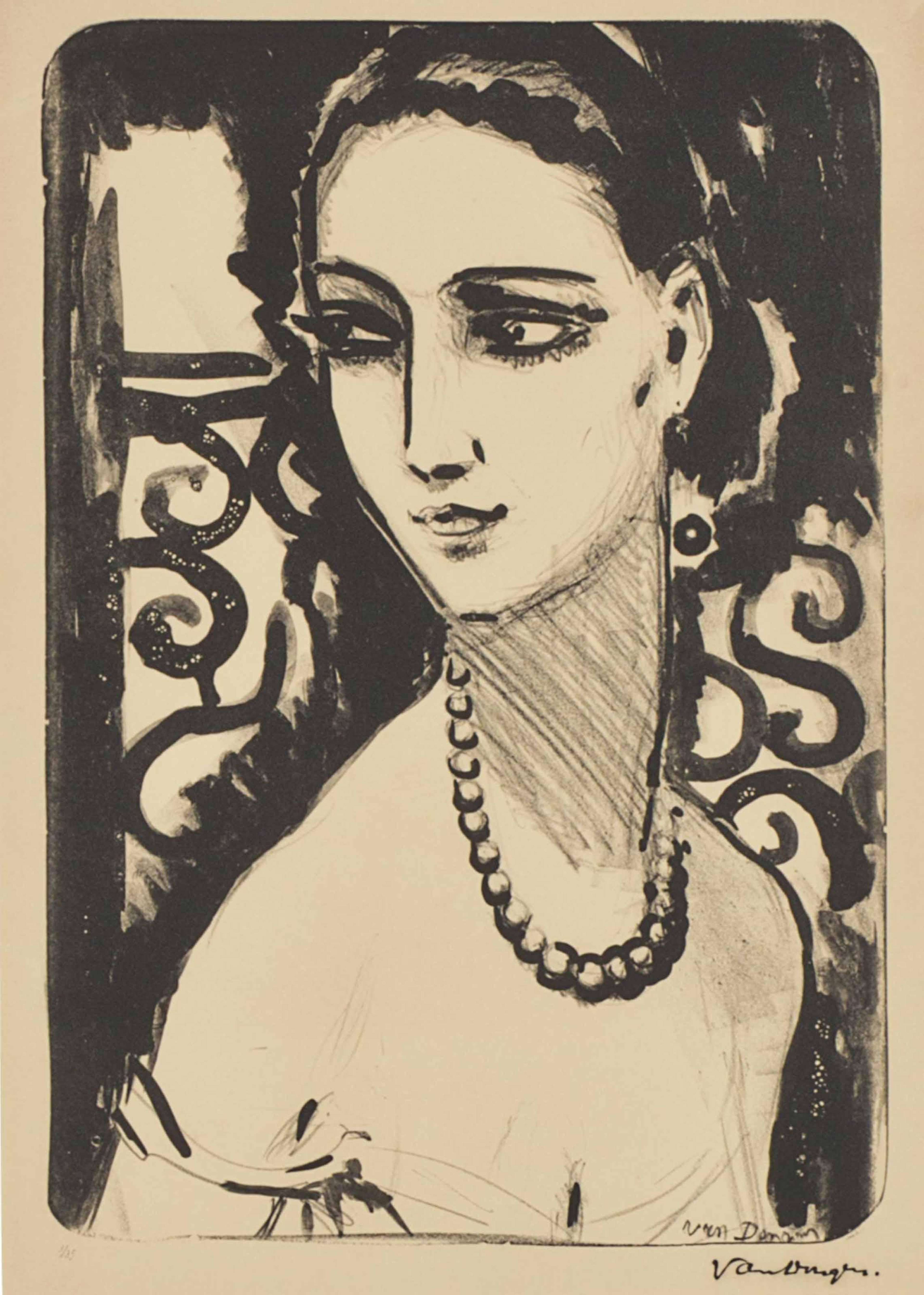 Une représentation en noir et blanc, profonde comme de l'encre, d'une femme glamour portant un collier de perles. Elle regarde par-dessus son épaule, vêtue d'une robe bardot. Ses cheveux sont ramenés en chignon et elle porte un maquillage noir prononcé pour les yeux. L'arrière-plan est orné de manière approximative, avec des volutes noires. Un ombrage a été appliqué au crayon sur son cou et autour de ses traits du visage.