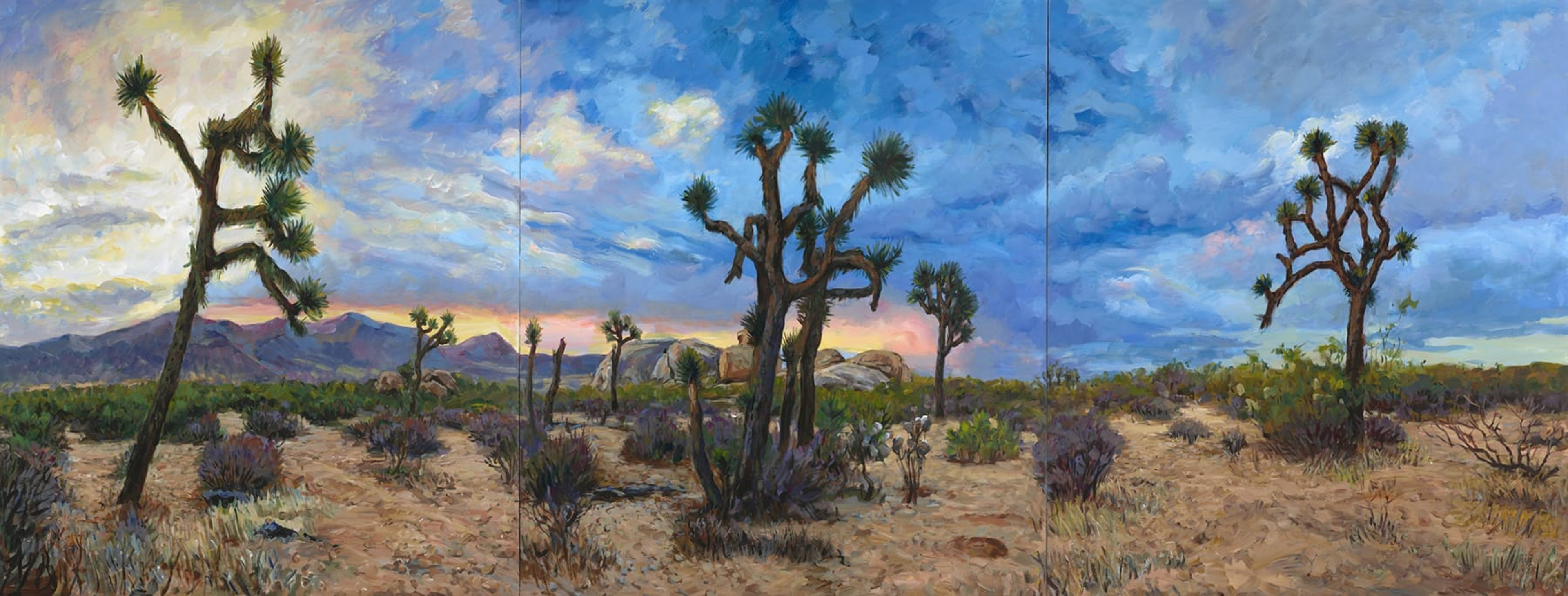Trois panneaux représentant une vue panoramique du désert de Joshua Tree, en Californie, avec de multiples arbres, des montagnes et un ciel bleu d'où émergent des nuances de jaune et d'orange au-dessus des montagnes.