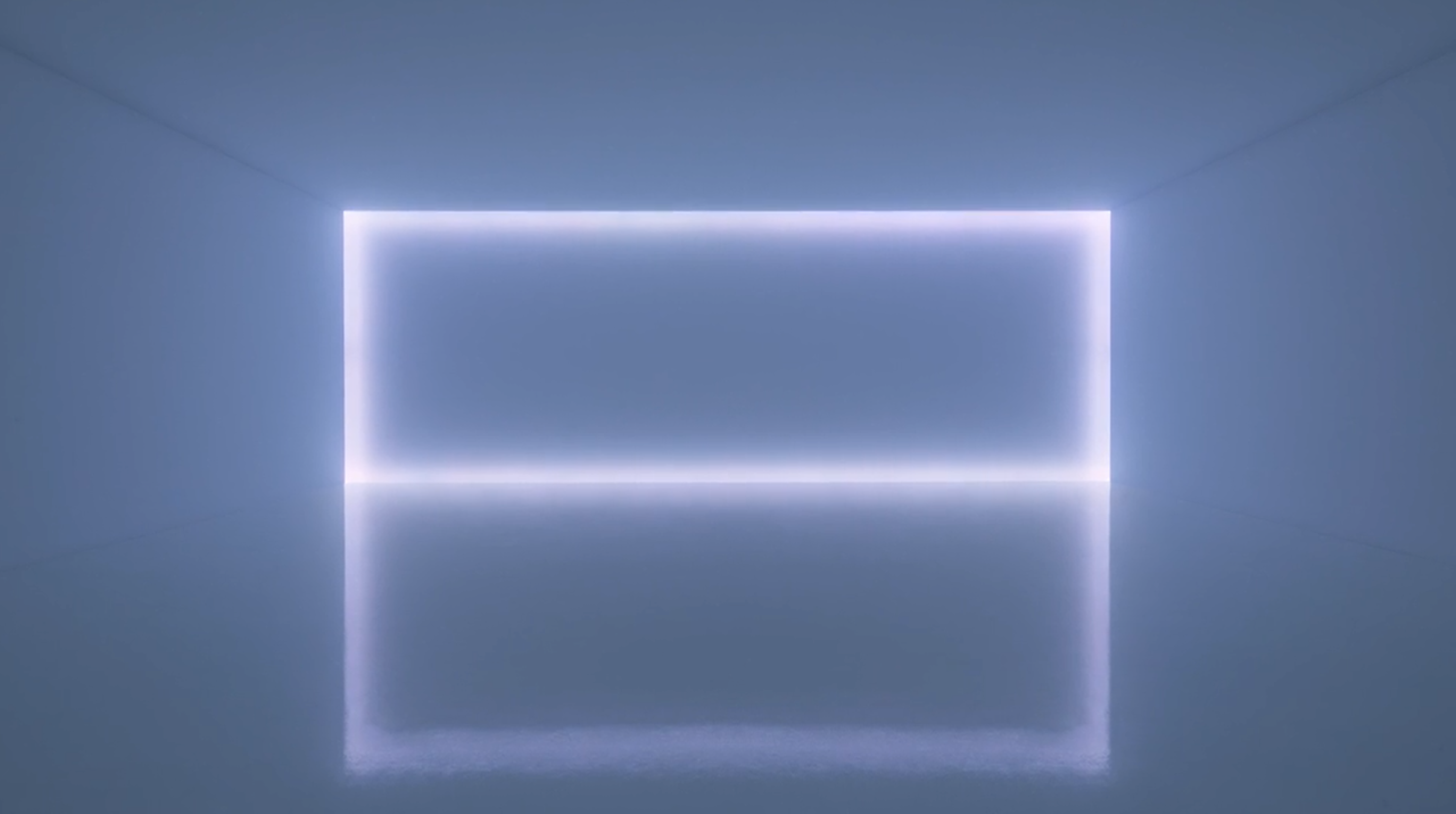 Cette capture d'écran montre une œuvre immersive de Doug Wheeler : une boîte fine, doucement éclairée, au fond d'une grande pièce blanche.