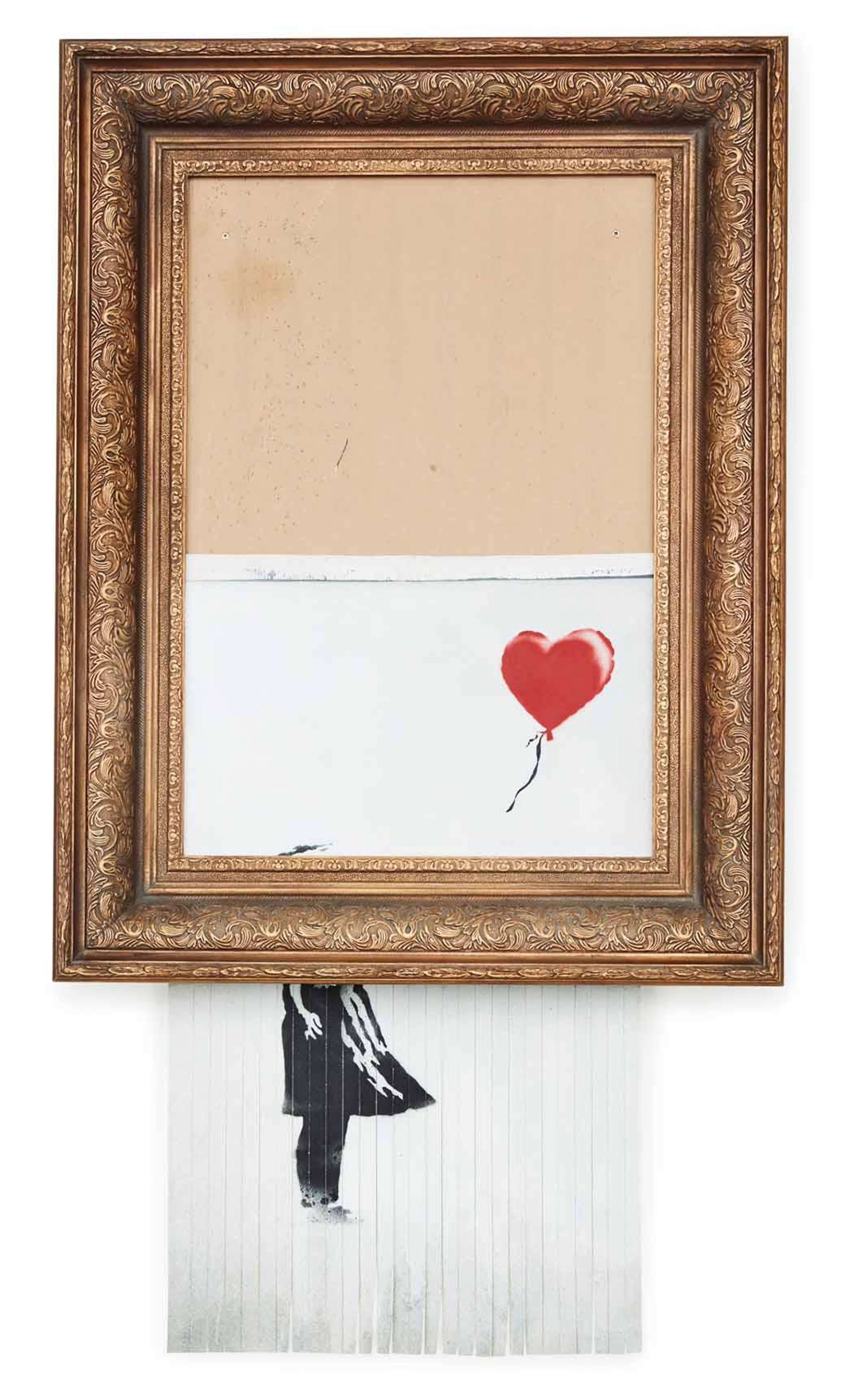 Une image de l'œuvre déchiquetée de Banksy, « Girl With Balloon », suspendue dans un cadre doré à moulures.