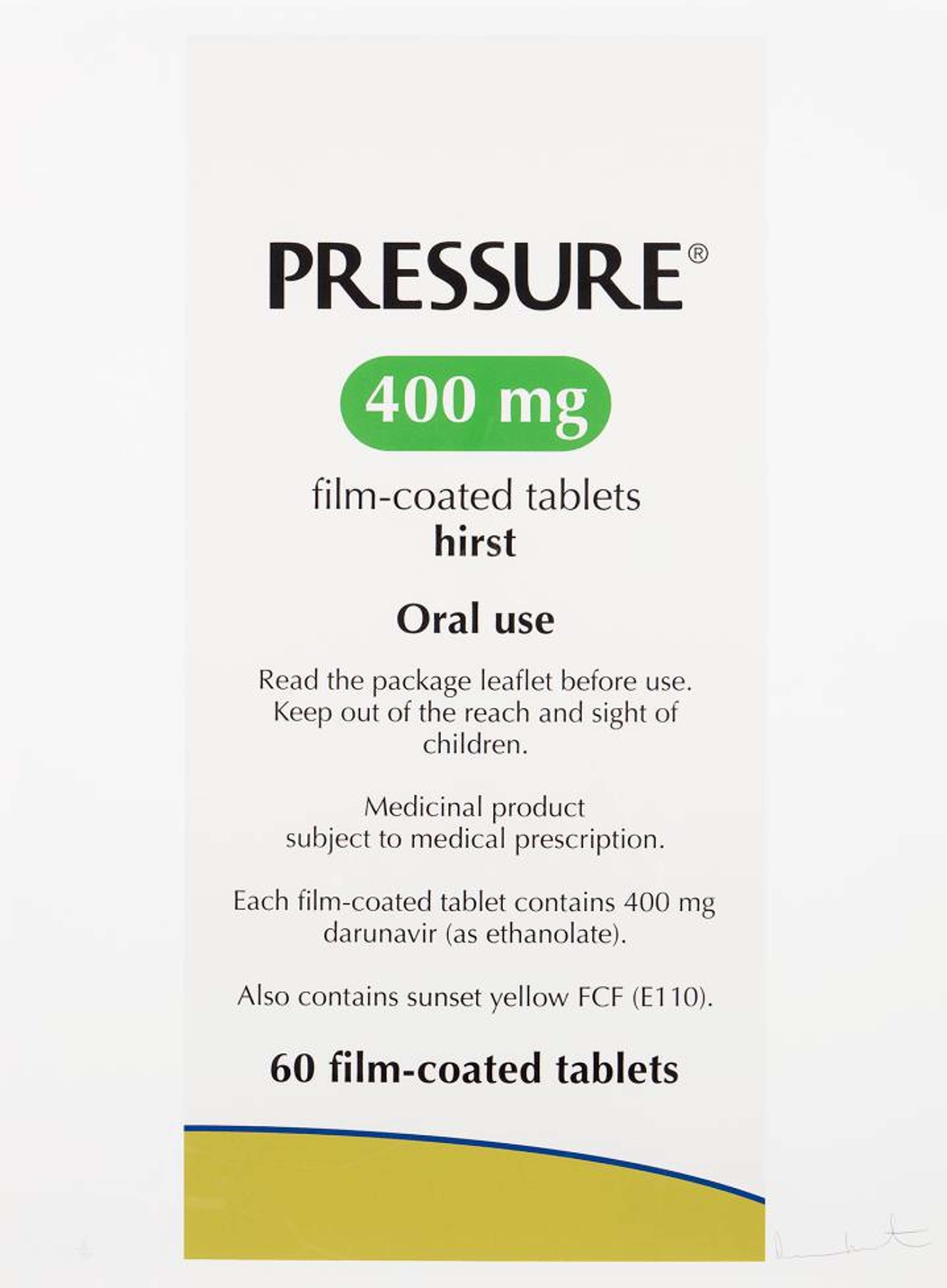 « Pressure » de Damien Hirst. Une sérigraphie représentant une boîte de médicament blanche avec divers textes, dont « pressure ® 400 mg ».