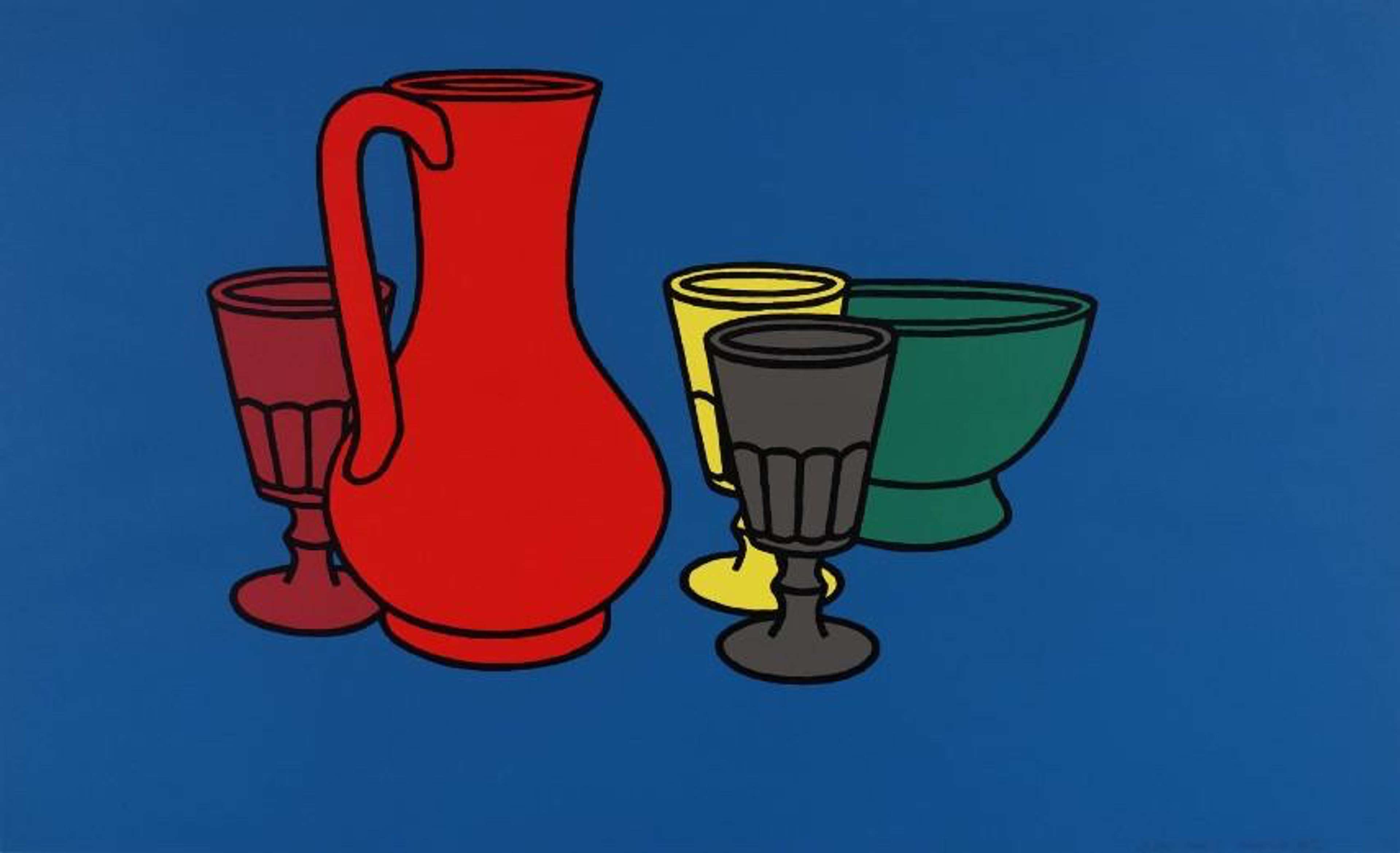 Une image de l'œuvre "Coloured Still Life" (1967) de l'artiste Patrick Caulfield. Trois verres, une carafe et un bol, dessinés dans un style graphique et aux couleurs unies, se détachent sur un fond bleu roi.