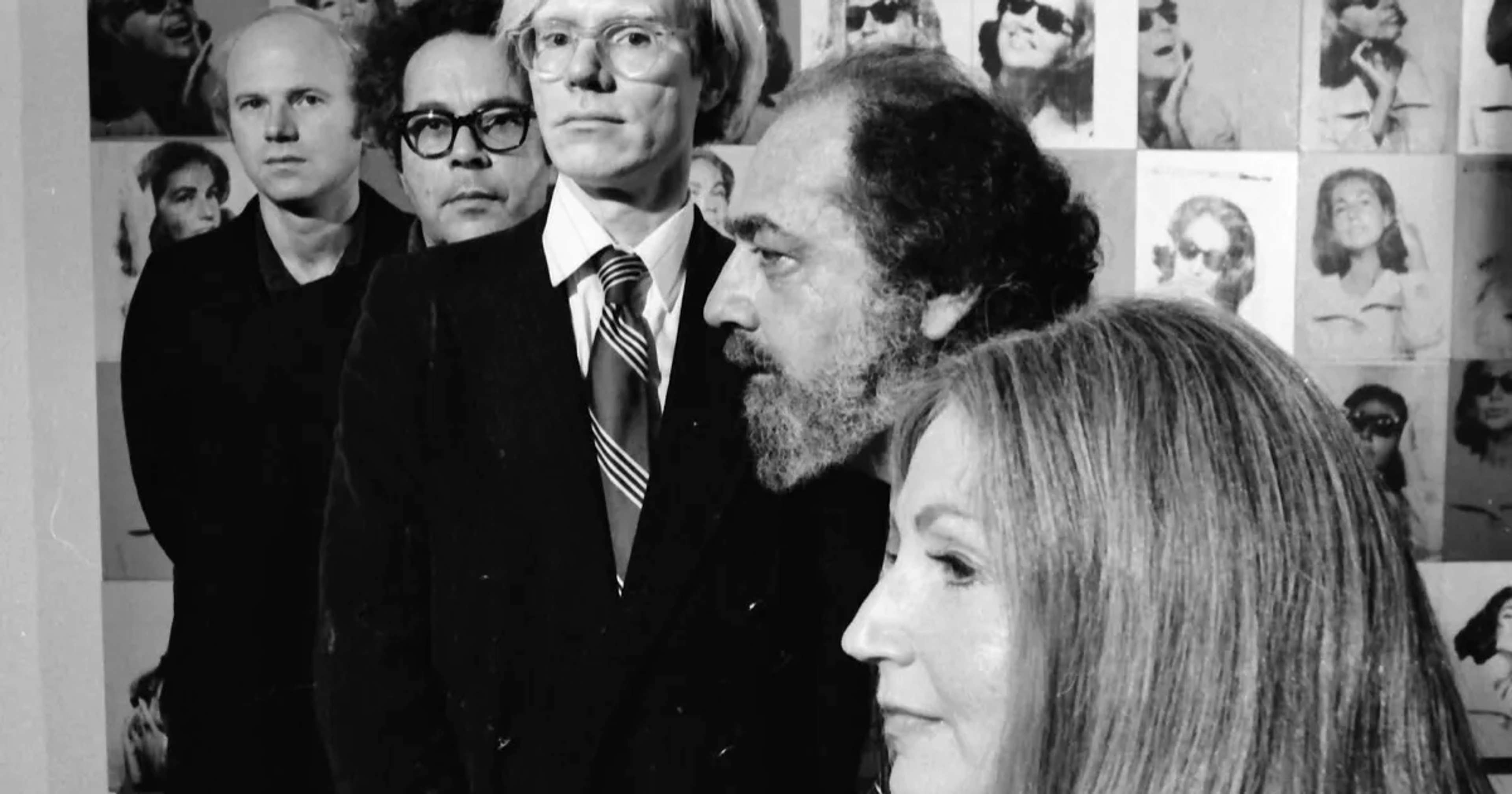 Image © Artsy / Les collectionneurs Ethel et Robert Scull avec Andy Warhol, George Segal et James Rosenquist par Jack Mitchell - MyArtBroker