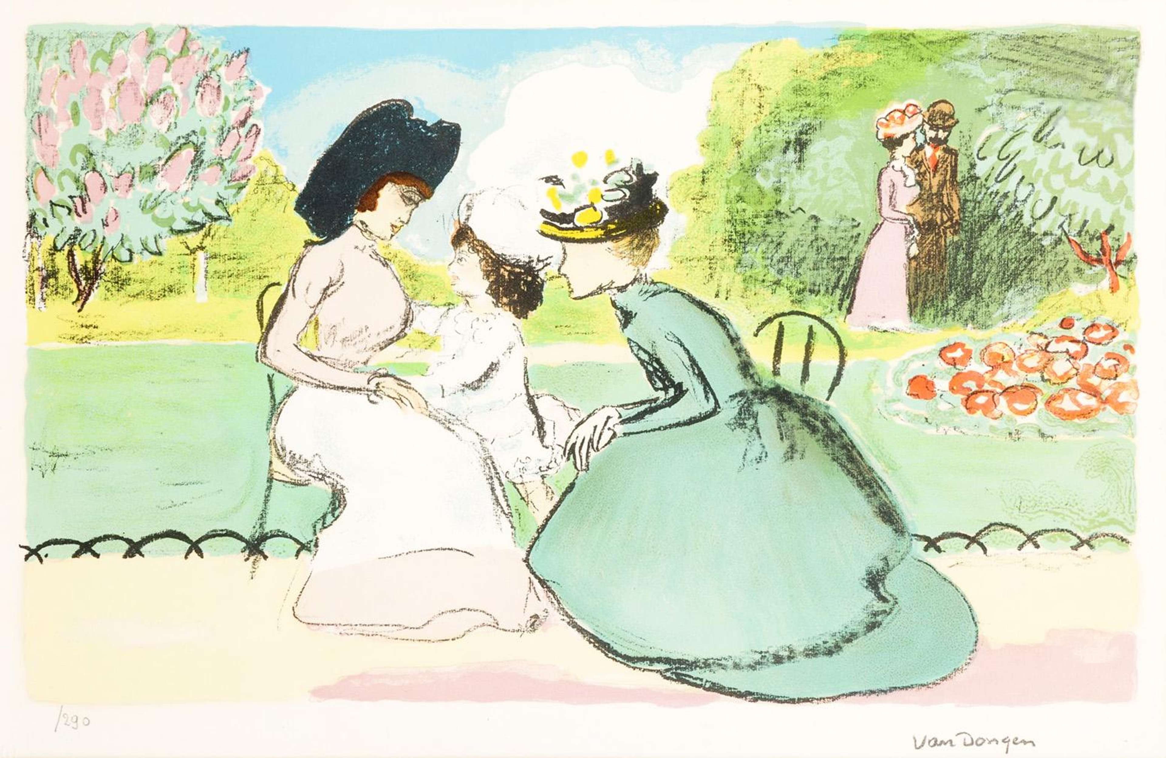 Deux femmes et un enfant sont assis sur des chaises sur un sentier, avec un parc verdoyant derrière eux. Il y a des arbres à l'arrière-plan et des fleurs rouges à leur droite. Un homme et une femme passent derrière eux. Les personnages sont vêtus de façon royale, portant des chapeaux et de longues robes blanches et vertes. Le style est coloré et audacieux, avec une profondeur minimale et des contours noirs grossiers.