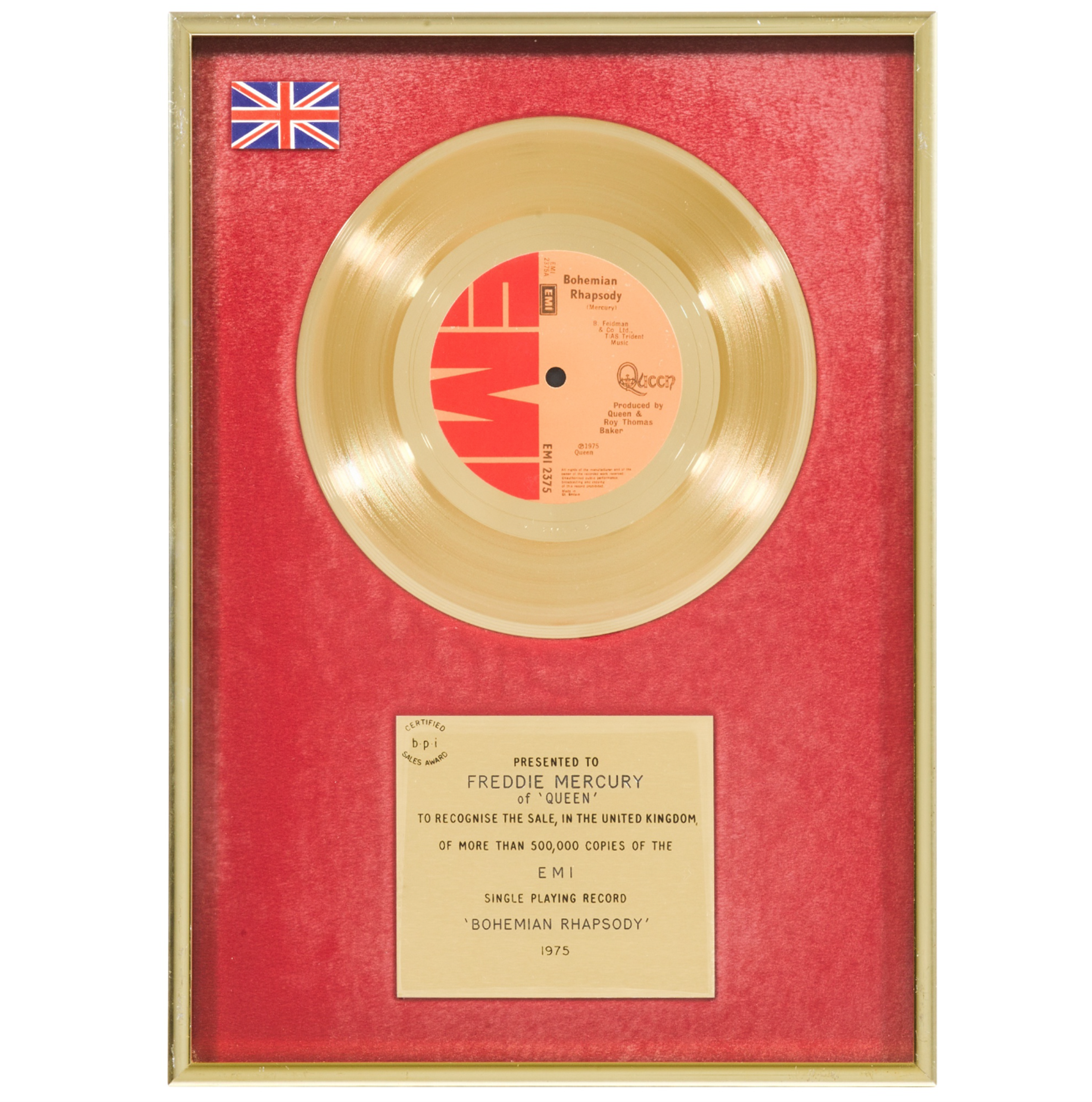 Un trophée encadré, comportant un CD doré et une plaque sur fond rouge, remis à Freddie Mercury.