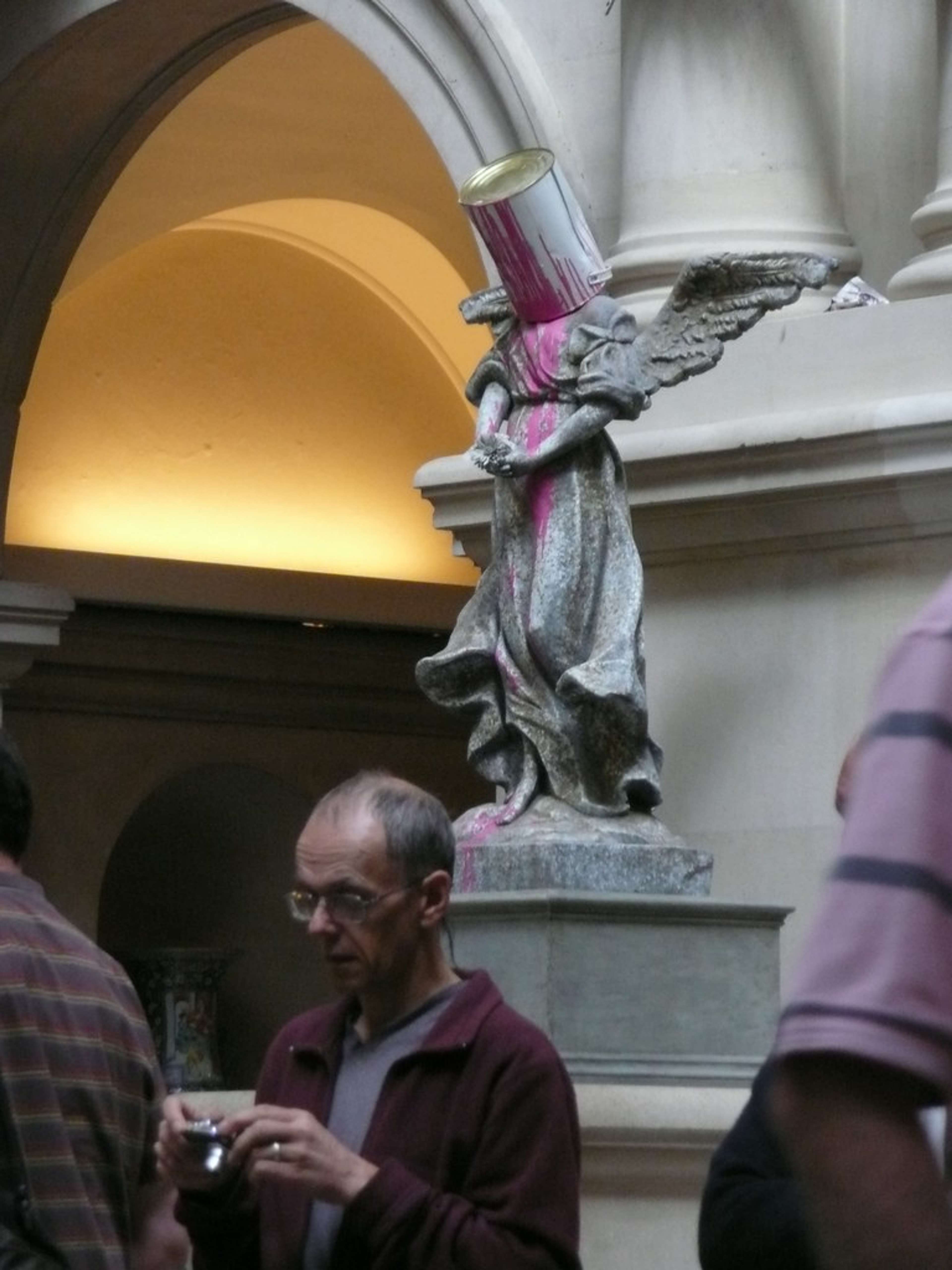 Sculpture « Banksy vs Bristol Museum » par Banksy - MyArtBroker