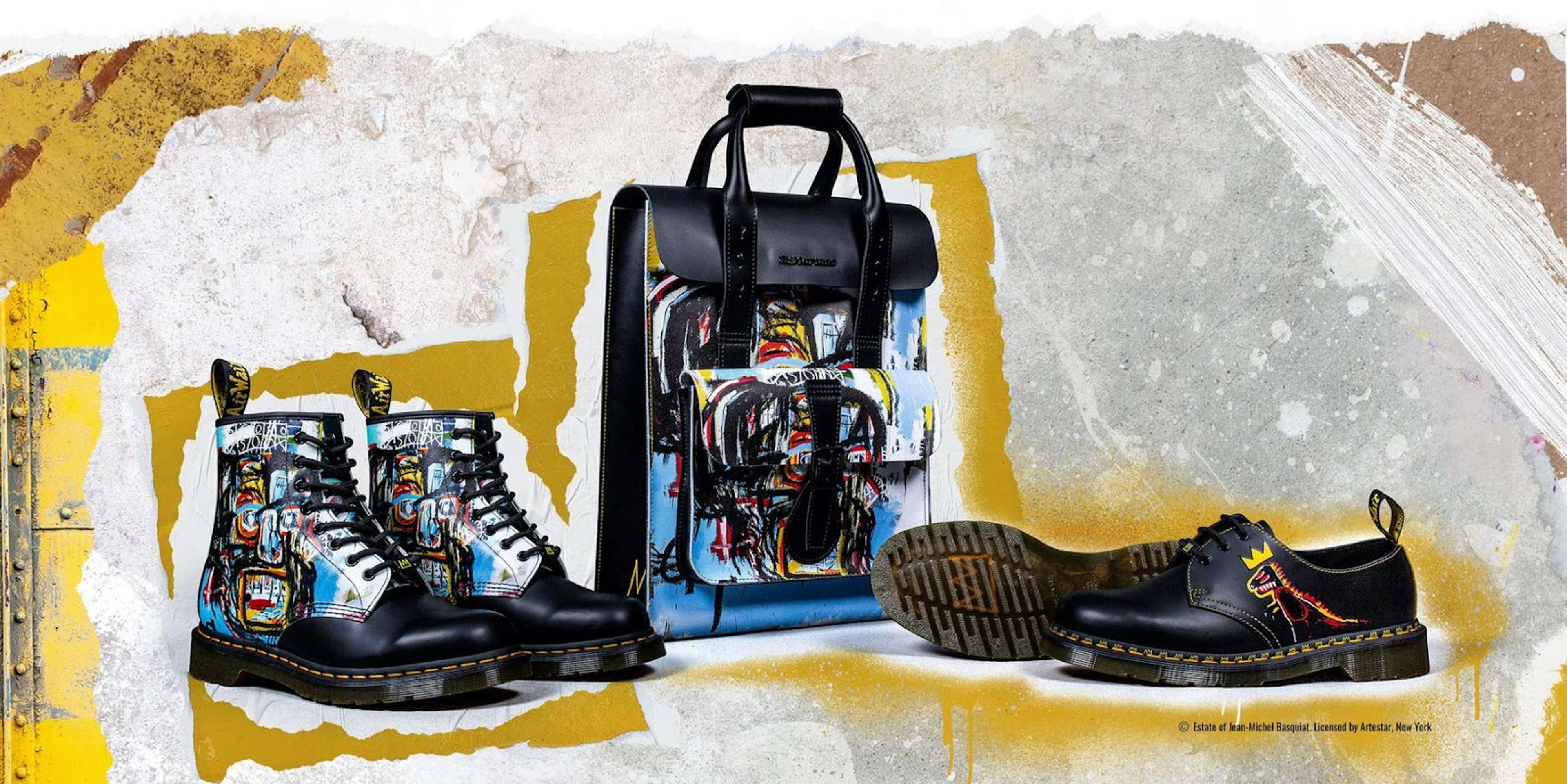 Un collage de trois articles issus de la collaboration entre Basquiat et Doc Martens, sur un fond texturé jaune et beige.
