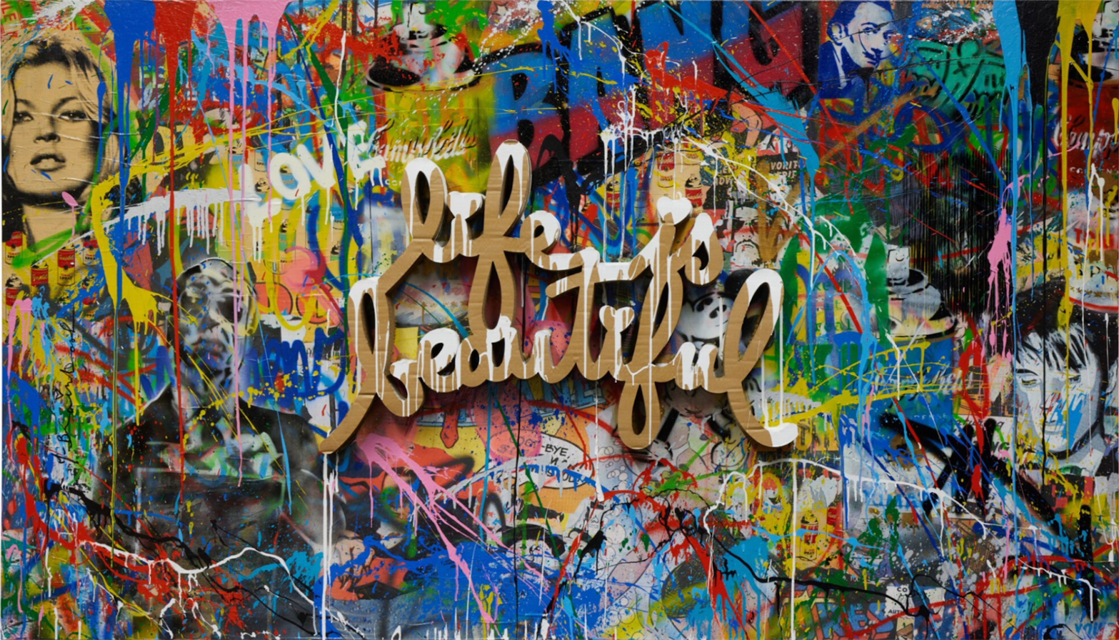 Une image de la peinture « Life Is Beautiful » de Mr Brainwash, montrant le titre en écriture cursive noire sur un fond multicolore peint au pochoir, mettant en scène les « Campbell’s Soups » de Warhol.