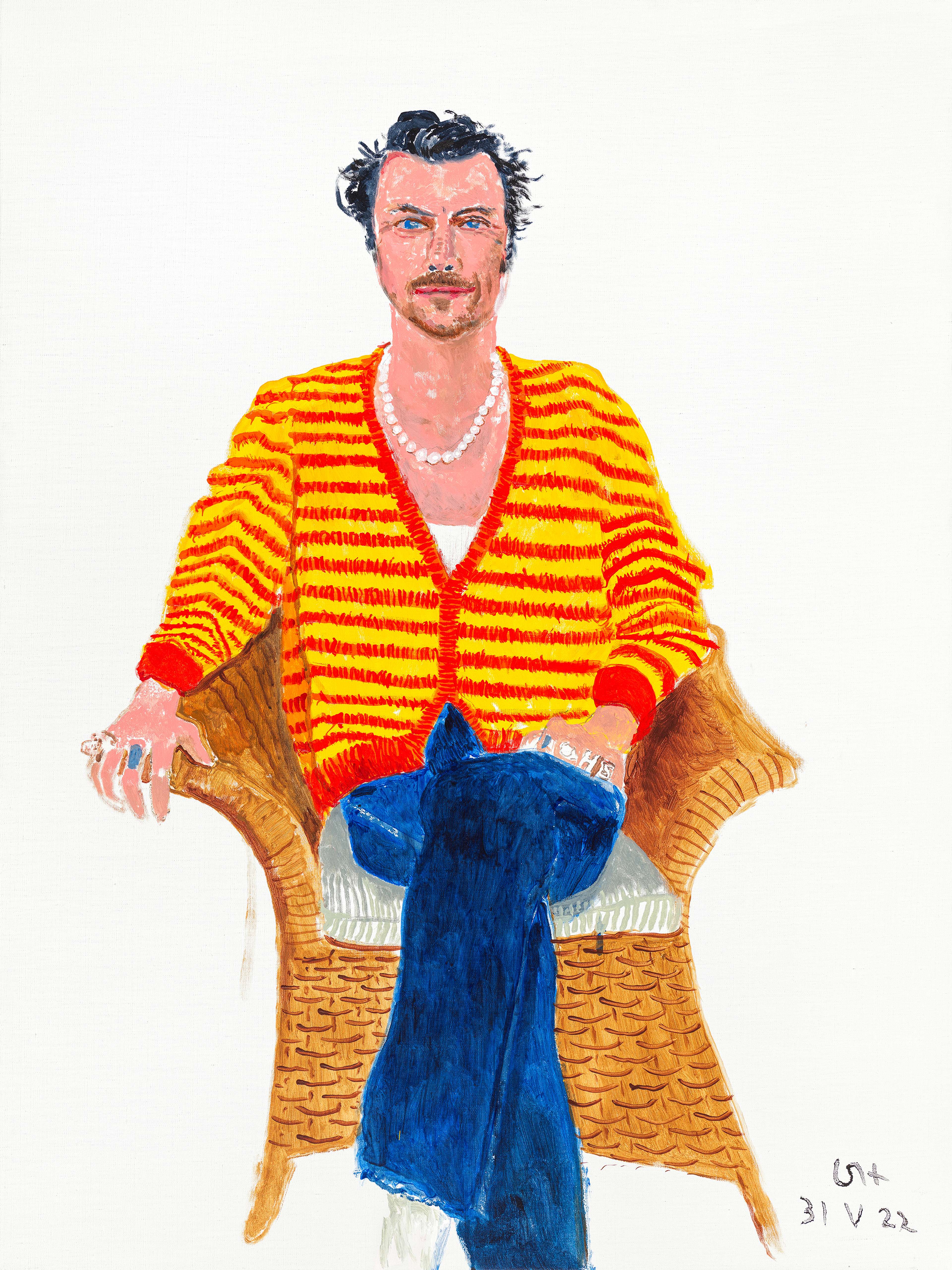 Un portrait sur toile réalisé à l'acrylique de la pop star Harry Styles par David Hockney, représentant l'artiste dans un cardigan jaune vif et orange, assis sur un fauteuil et regardant droit vers le spectateur.