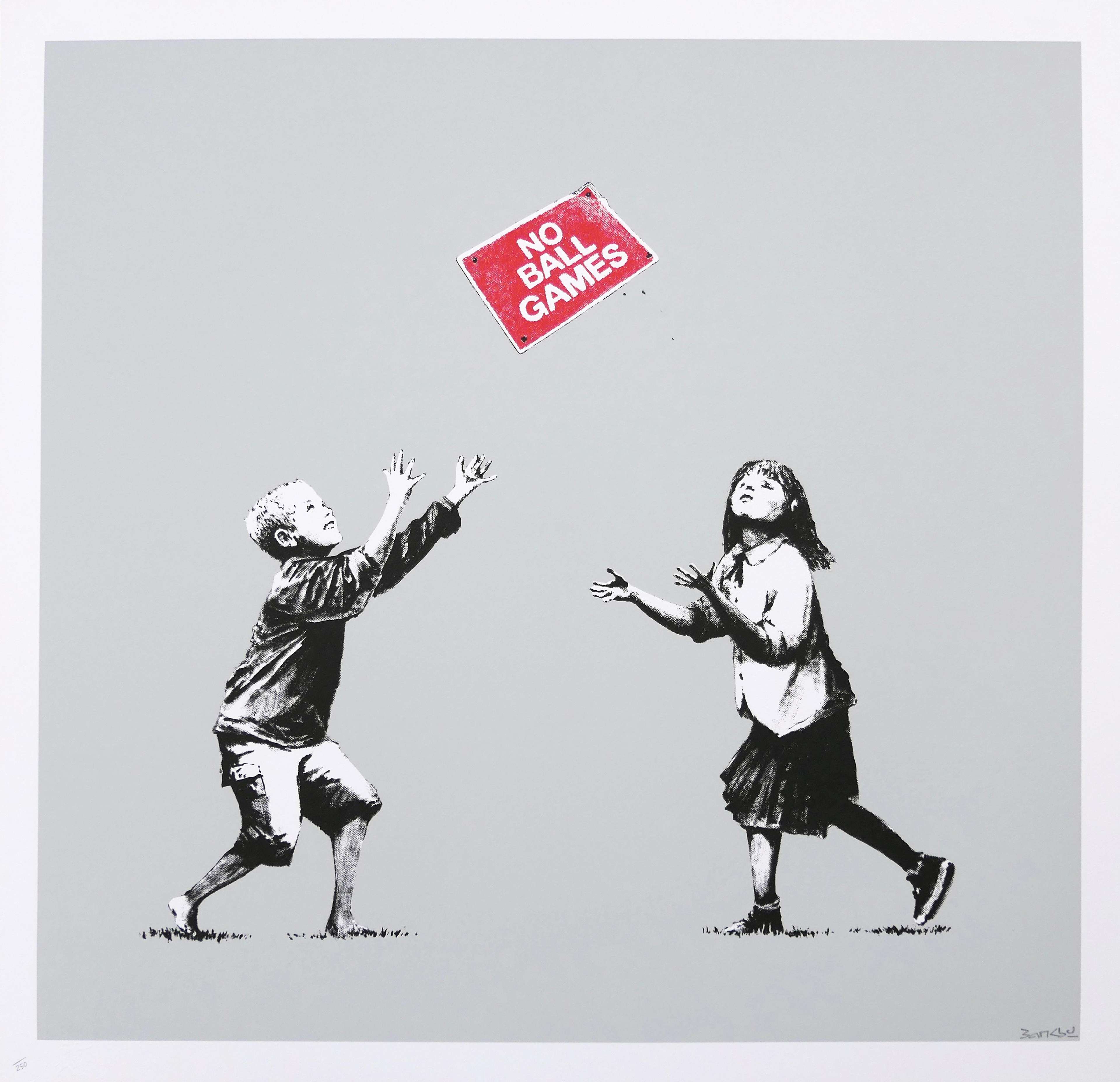 Sérigraphie de Banksy représentant deux enfants sur fond gris tendant la main vers un panneau rouge sur lequel est inscrit : « NO BALL GAMES ».