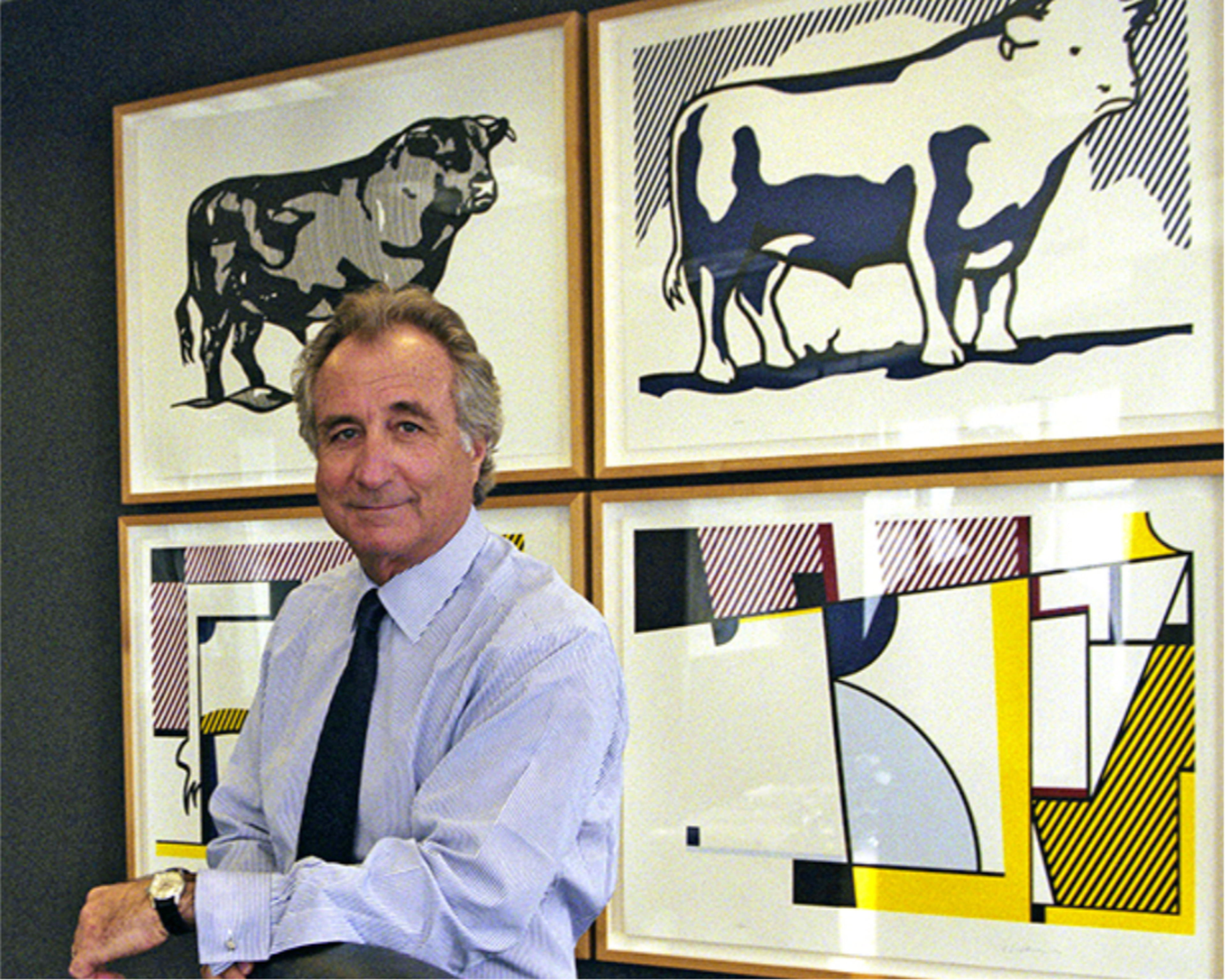 Bernie Madoff devant ses éditions des séries « Bull Profile » de Roy Lichtenstein.