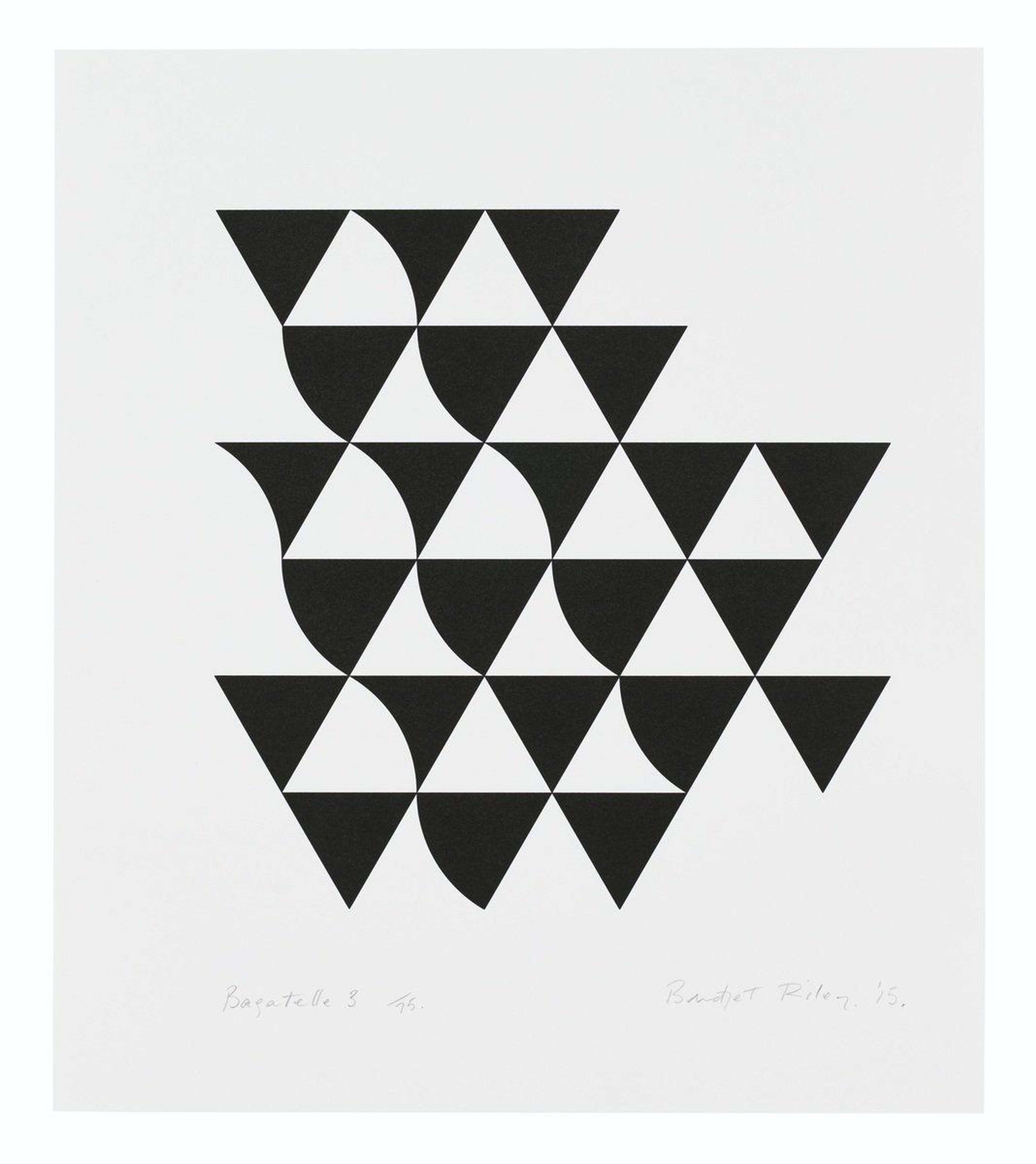 « Bagatelle 3 » de Bridget Riley. Une sérigraphie illusionniste composée d'un motif de triangles noirs et blancs, courbes et droits.