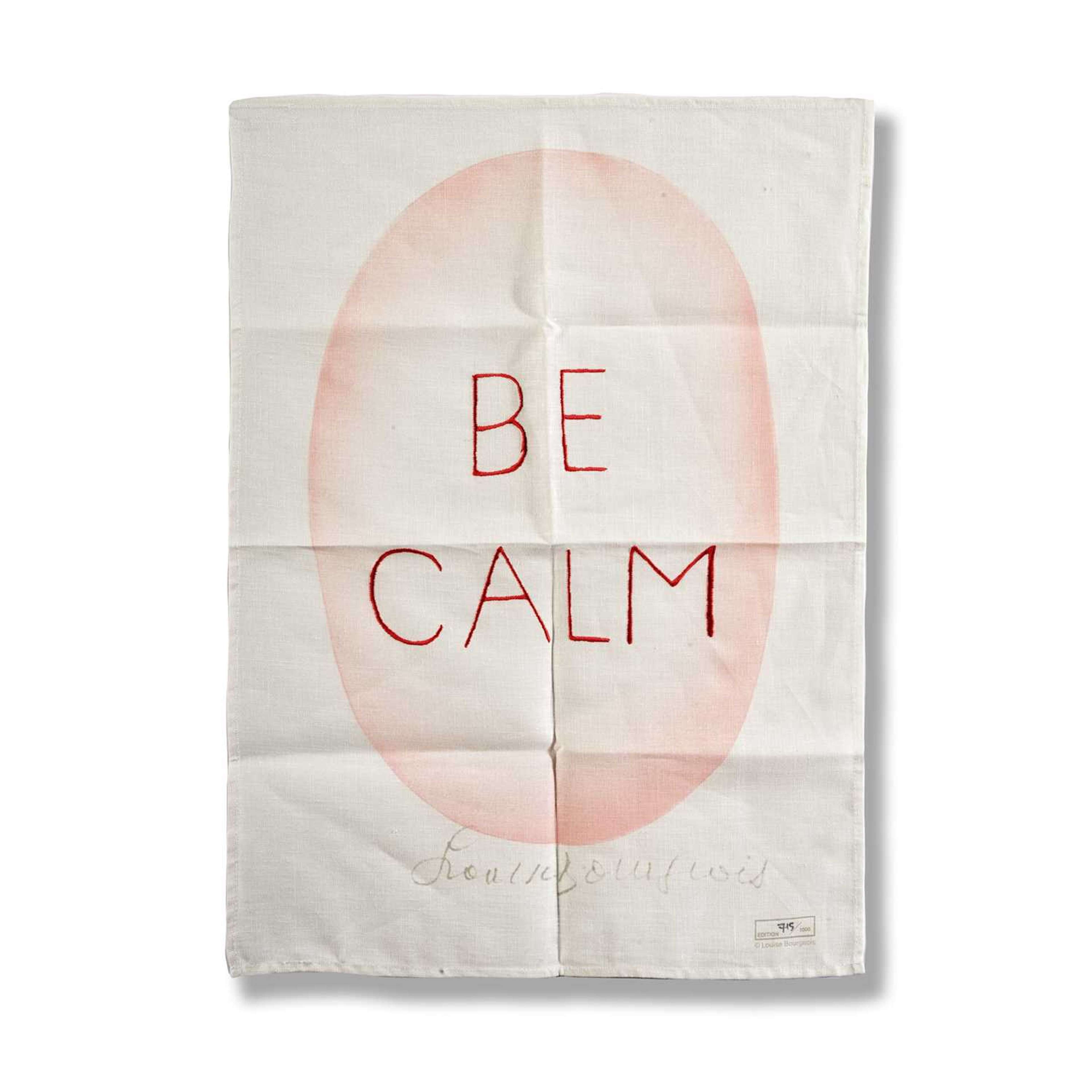 « Be Calm » de Louise Bourgeois (2005). L'estampe présente un ovale ombré de rouge ainsi que l'inscription en rouge « BE CALM » à l'intérieur.