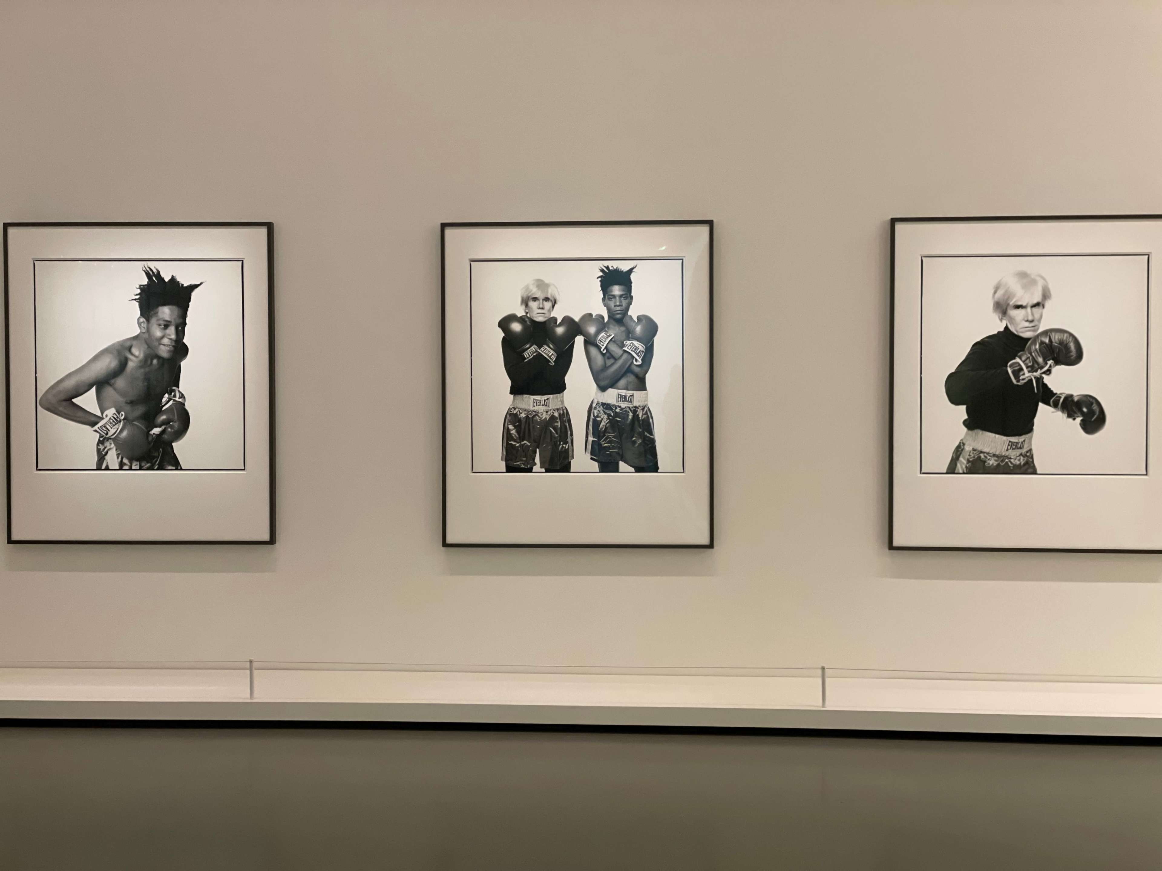 Trois photographies en noir et blanc d'Andy Warhol et Jean-Michele Basquiat