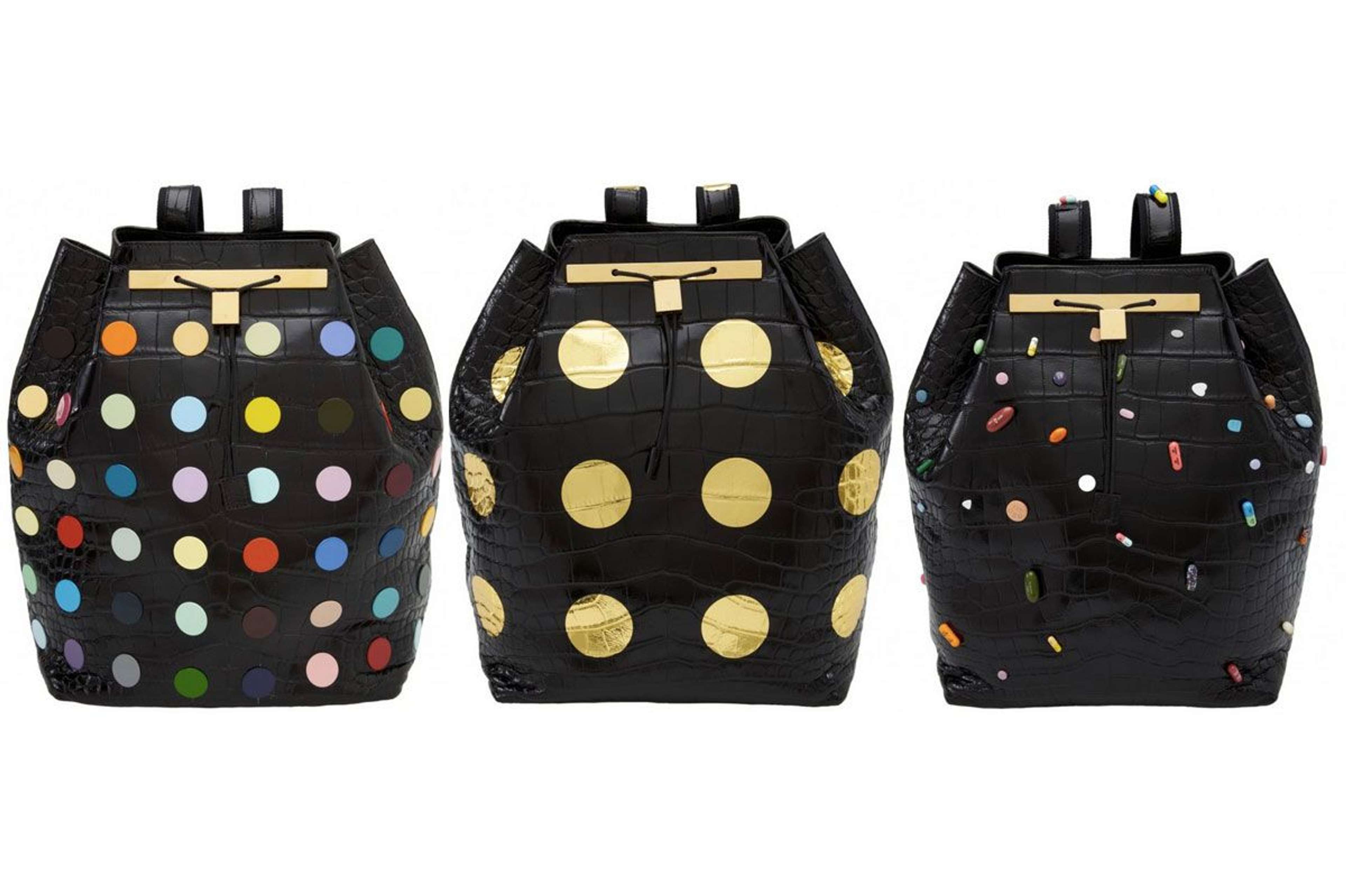 Une image de trois sacs à dos noirs aux designs variés par Damien Hirst pour la maison de couture The Row.
